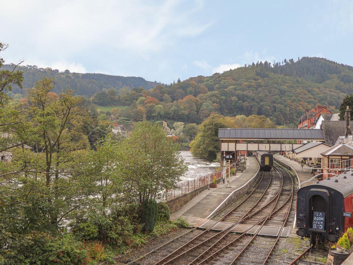 No 9 On The Riverbank Villa Llangollen Exterior photo