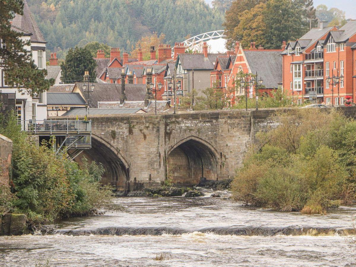 No 9 On The Riverbank Villa Llangollen Exterior photo