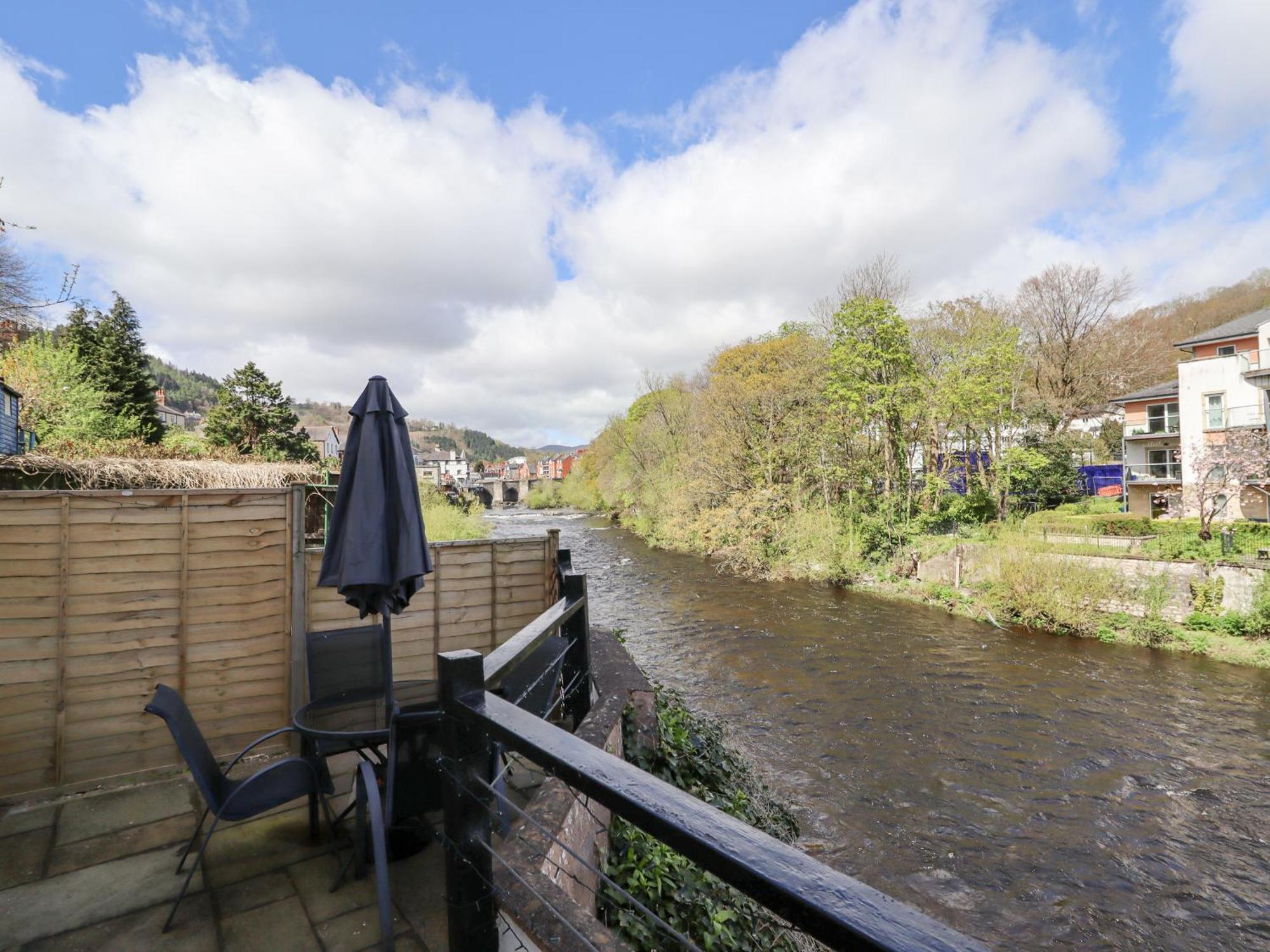 No 9 On The Riverbank Villa Llangollen Exterior photo