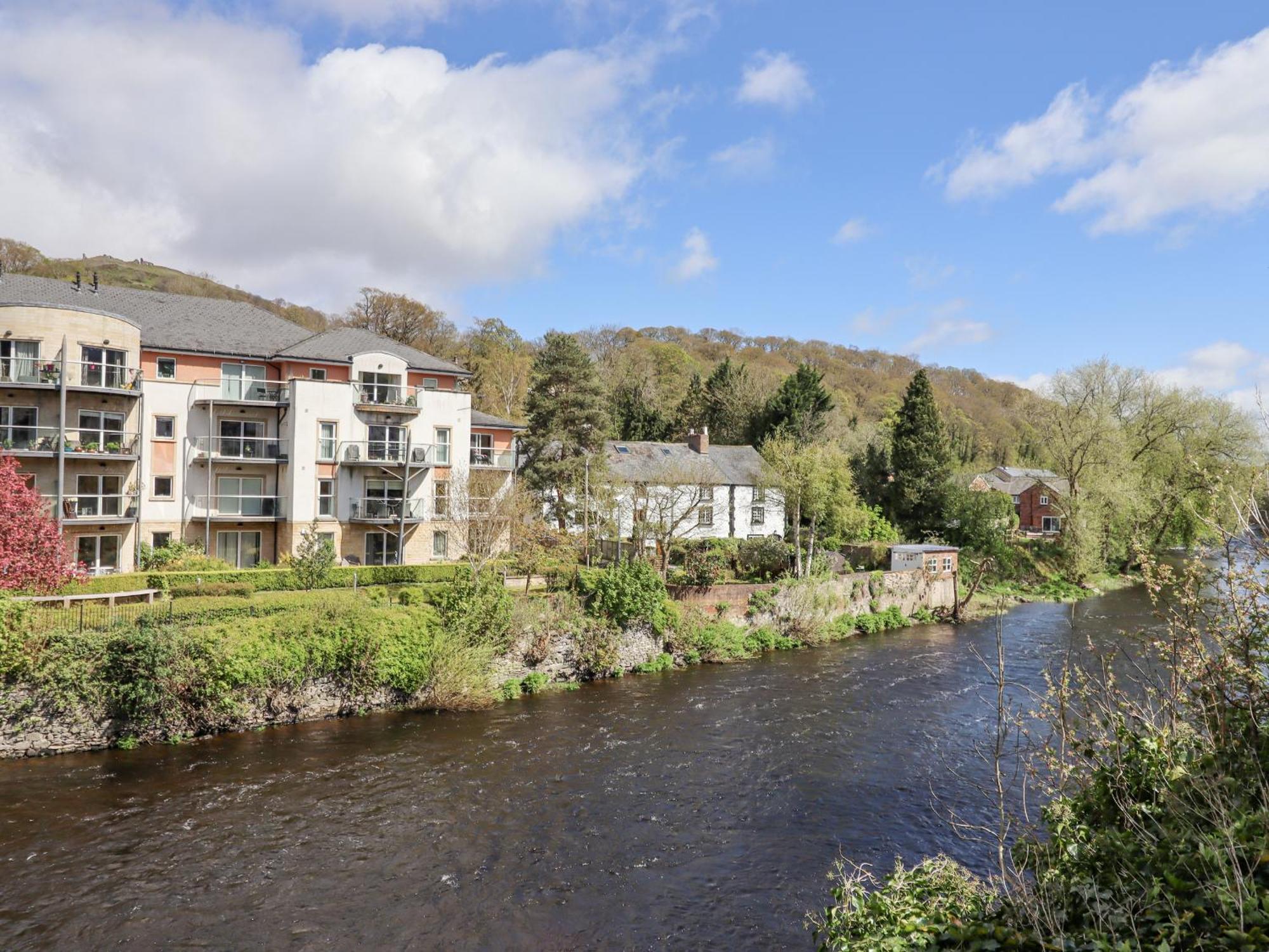 No 9 On The Riverbank Villa Llangollen Exterior photo